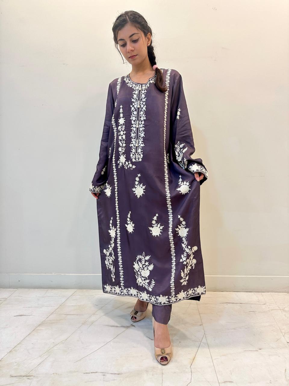 Aura (Dark mauve)